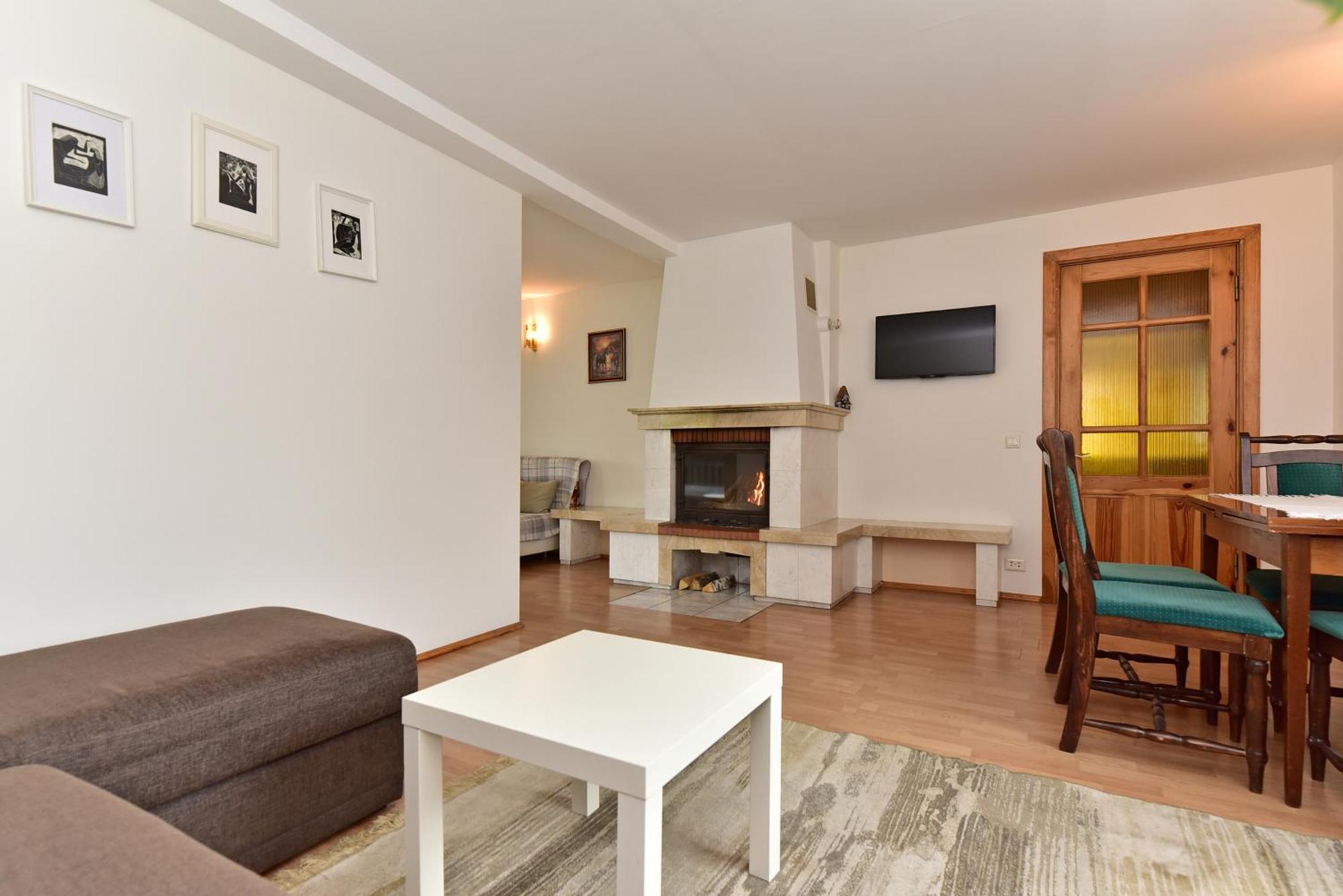 Augutes Zurlienes Apartamentai ทราไก ภายนอก รูปภาพ